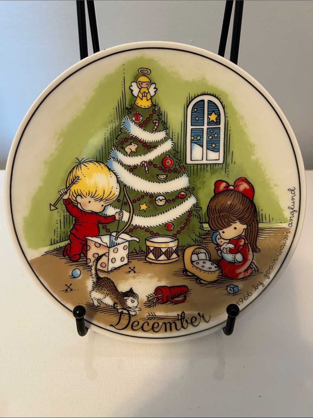 Vintage 1966 Joan Walsh Anglund December Plate with Christmas Scene